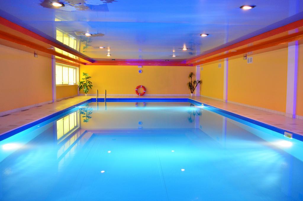 Hotel Mikorzyn Слесин Экстерьер фото