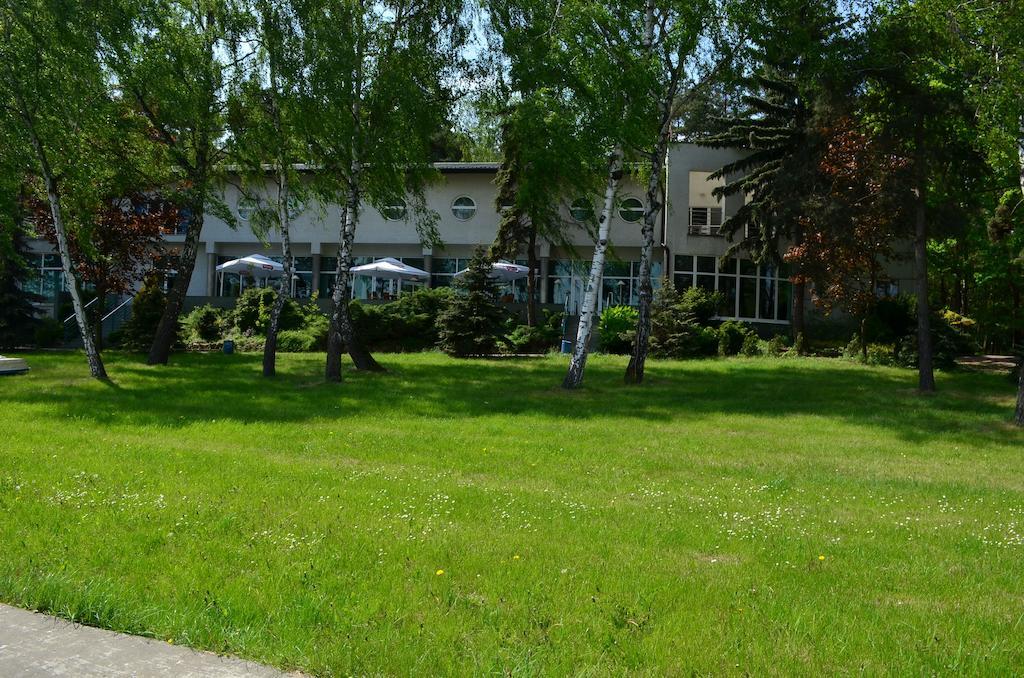 Hotel Mikorzyn Слесин Экстерьер фото