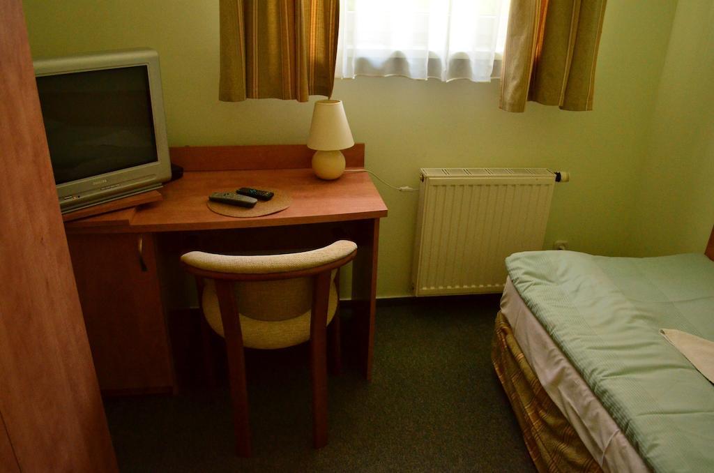Hotel Mikorzyn Слесин Номер фото