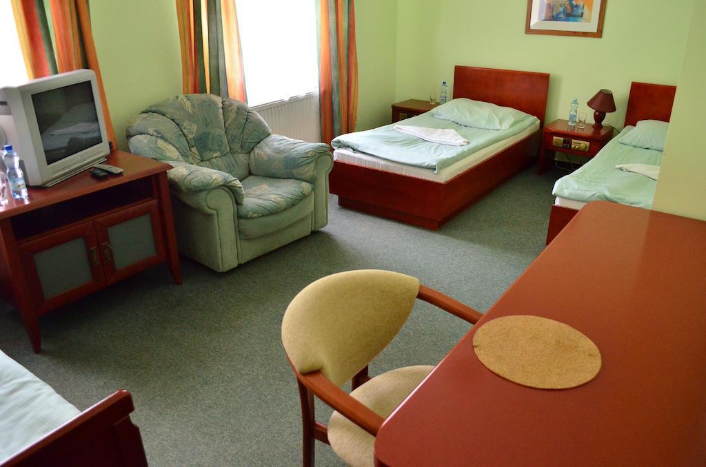 Hotel Mikorzyn Слесин Номер фото