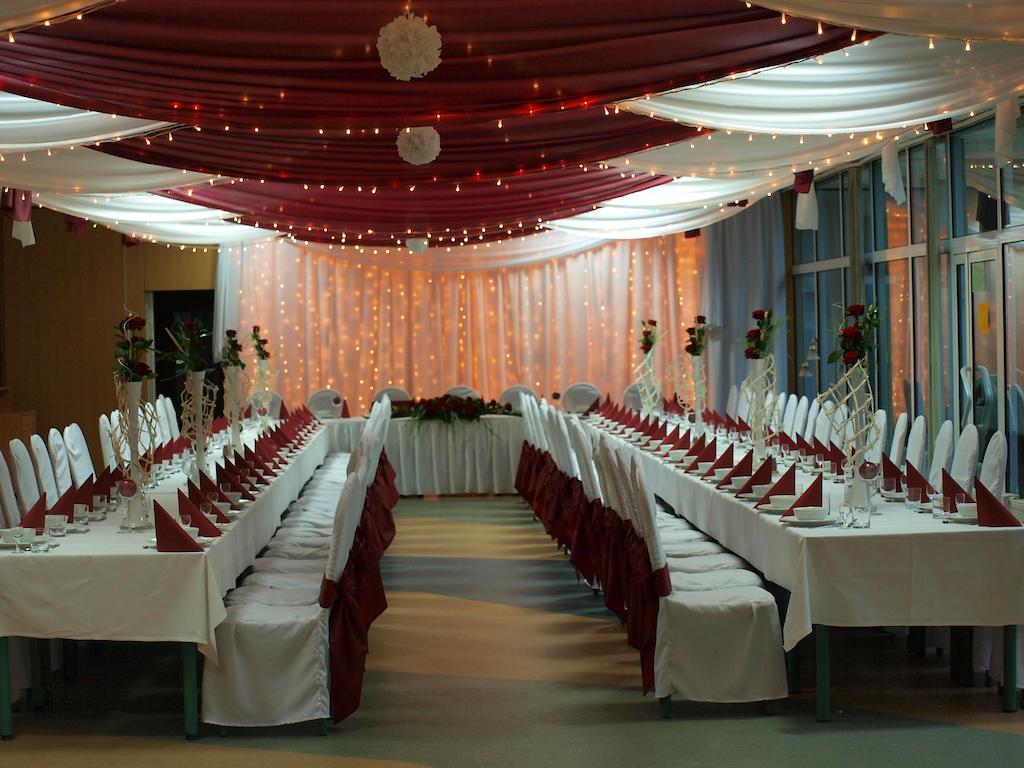 Hotel Mikorzyn Слесин Экстерьер фото